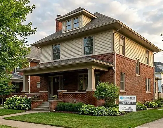 Lori Lyons meeting with Dayton-area home buyers and sellers